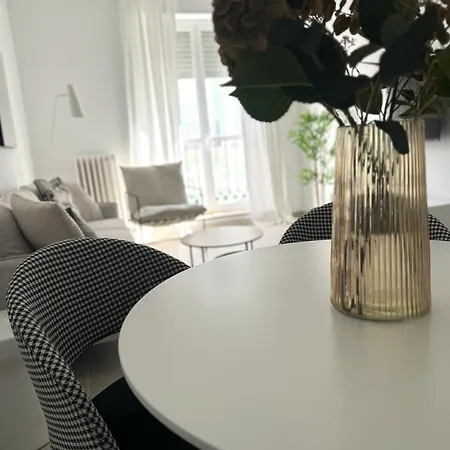 Loira Alfonso Calidez En El Centro De 萨拉戈萨