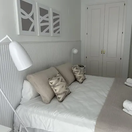 Loira Alfonso Calidez En El Centro De * 萨拉戈萨